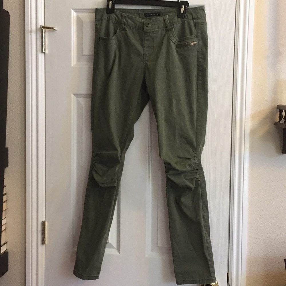 Women’s Apostrophe Gathered Knee Pants